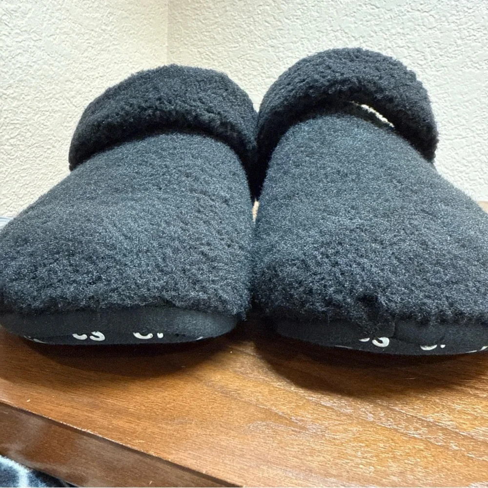 CROCS Classic Cozy Slipper Fleece Faux Fur Black Unisex Women‎ 12, Man 10 EUC
